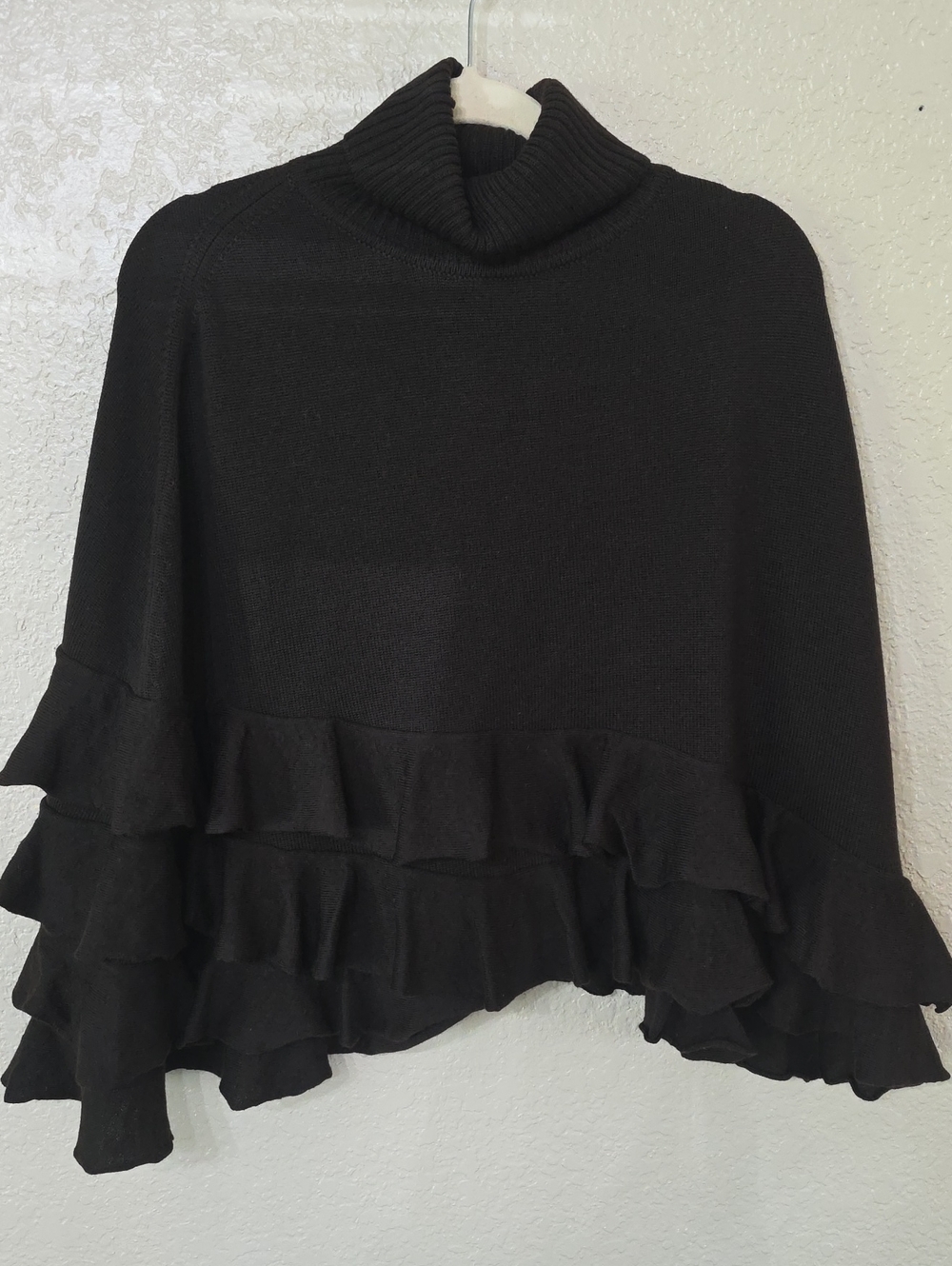 ANTONIO MELANI Black Wool Ruffle Turtleneck Sweater Shawl